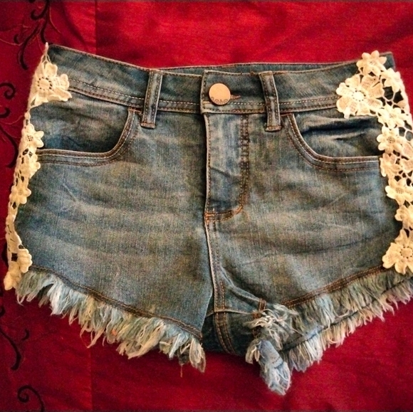 Shorts - Picture 2 of 7